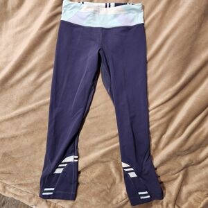 Lululemon sz 4 Inspire Crop II